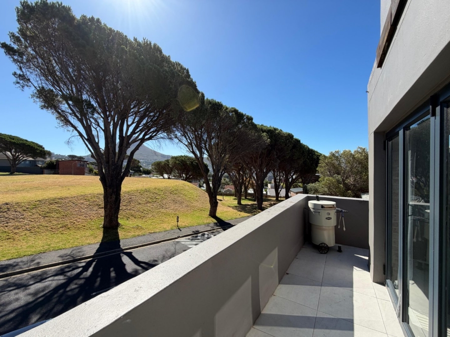 6 Bedroom Property for Sale in Vredehoek Western Cape